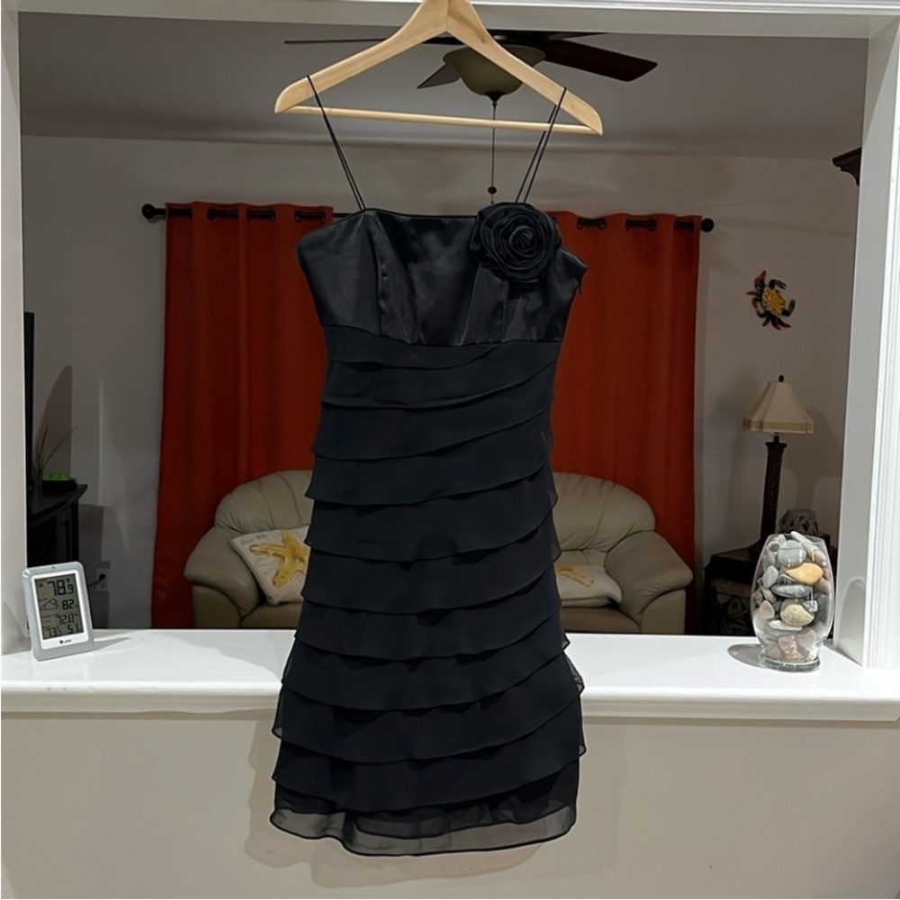 NWT White House Black Market Women’s Tiered Little Black Dress Size 6